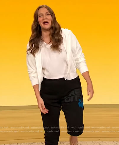 Drew’s black Freecity sweatpants on The Drew Barrymore Show