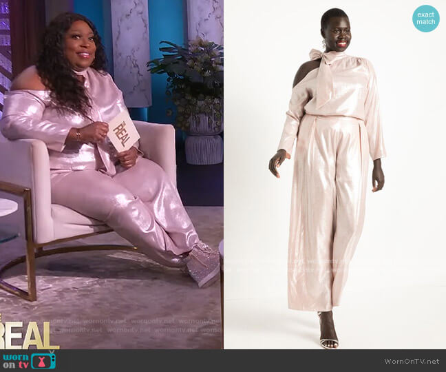 Eloquii Metallic Cold Shoulder Scarf Top worn by Loni Love on The Real