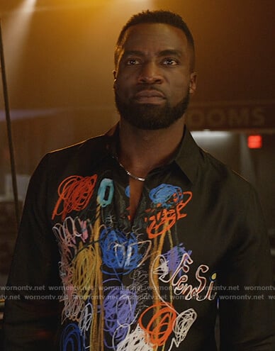 Eric’s black scribble print shirt on Queens