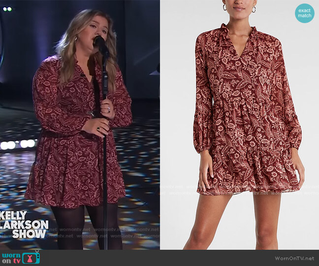 Express Floral Paisley Tiered Trapeze Dress worn by Kelly Clarkson on The Kelly Clarkson Show