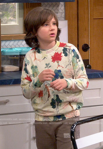 Grover’s tree print sweatshirt on The Neighborhood