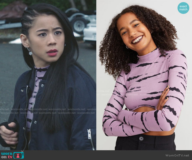 H&M Long-sleeved Crop Top worn by George Fan (Leah Lewis) on Nancy Drew