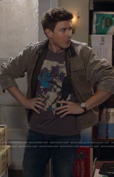 Jesse’s The Cure t-shirt on How I Met Your Father