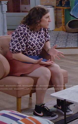Kat’s pink flower print puff sleeve top on Call Me Kat