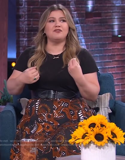 Kelly’s black printed skirt on The Kelly Clarkson Show