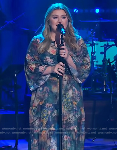 Kelly’s green floral print bell sleeve dress on The Kelly Clarkson Show