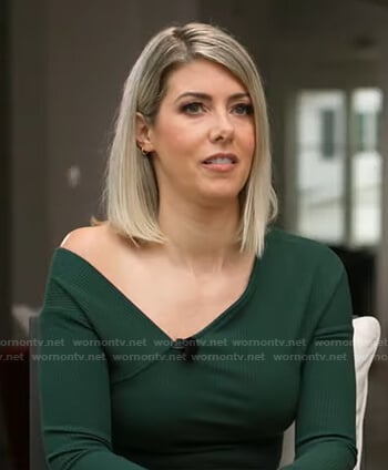Kelly Rizzo’s green ribbed asymmetric top on Good Morning America