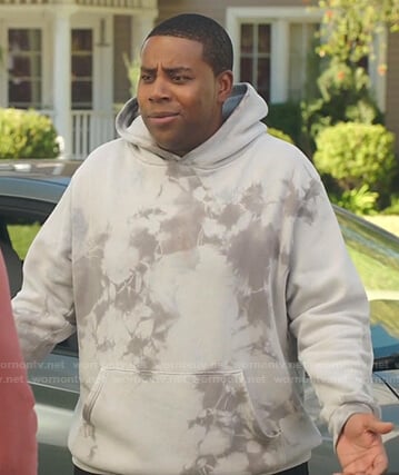 Kenan’s grey tie dye hoodie on Kenan