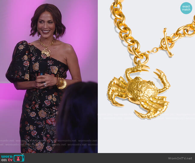 Schiaparelli Zodiac Cancer Necklace worn by Lisa Todd Wexley (Nicole Ari Parker) on And Just Like That