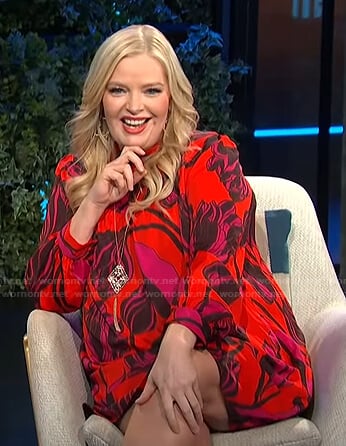 Melissa Peterman’s red floral mini dress on E! News Daily Pop