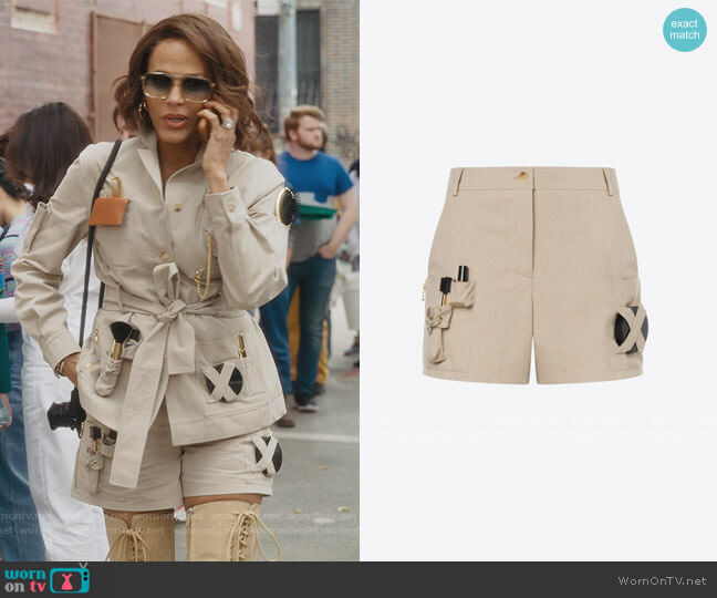 Moschino Safari Essential Kit Gabardine Skirt worn by Lisa Todd Wexley (Nicole Ari Parker) on And Just Like That