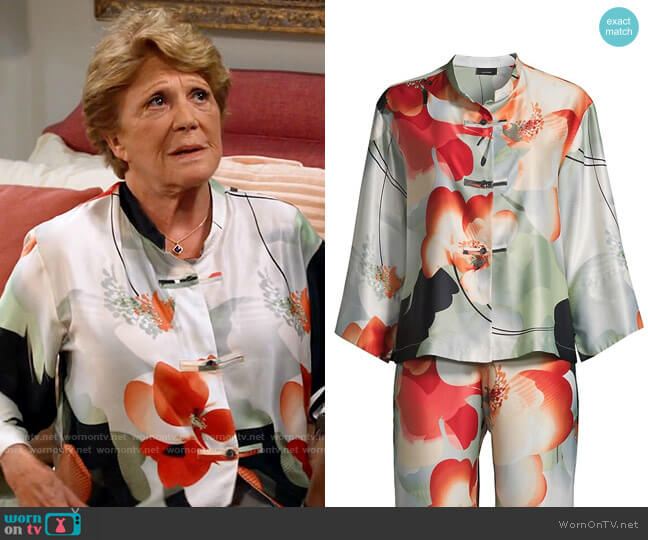 Natori Exotic Poppy Mandarin 2-Piece Pajama Set worn by Norma (Linda Lavin) on B Positive