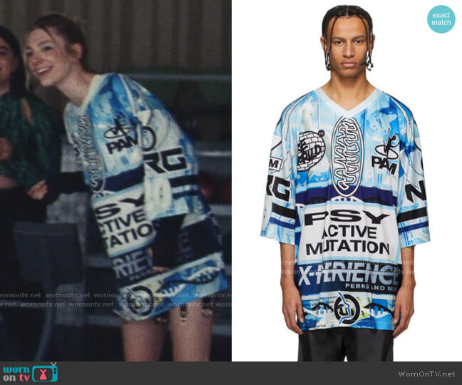 Perks and Mini Oversized Planet Hockey T-Shirt worn by Jules Vaughn (Hunter Schafer) on Euphoria