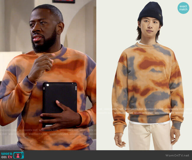Scotch & Soda Printed relaxed-fit crewneck sweater worn by Malcom (Sheaun McKinney) on The Neighborhood