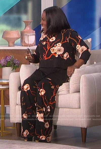Sheryl’s black Gucci pumps on The Talk