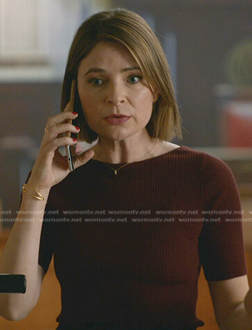 Taylor’s brown ribbed short sleeve top on Bull