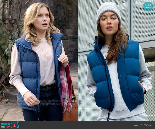 TNA The Super Puff™ Vest in Teal Agate worn by Sam (Rose McIver) on Ghosts