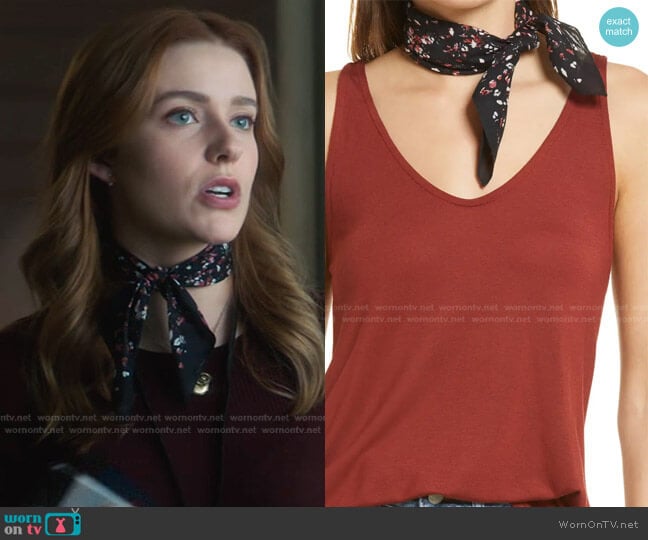 Treasure & Bond Floral Square Bandana worn by Nancy Drew (Kennedy McMann) on Nancy Drew