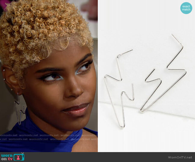 Urban Outfitters Essential Geometric Hoop Earrings worn by Paris Buckingham (Diamond White) on The Bold and the Beautiful