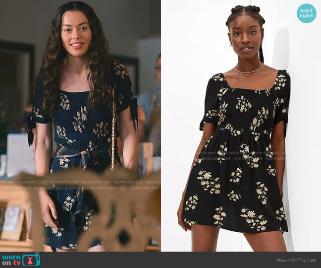 American Eagle Floral Tie-Sleeve Smocked Mini Dress worn by Annie Sullivan (Anneliese Judge) on Sweet Magnolias