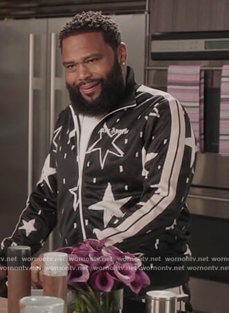Andre’s black star print track jacket on Black-ish
