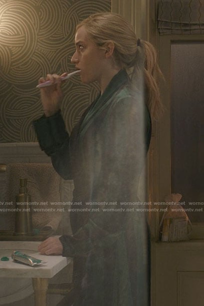 Anna’s green striped robe on Inventing Anna