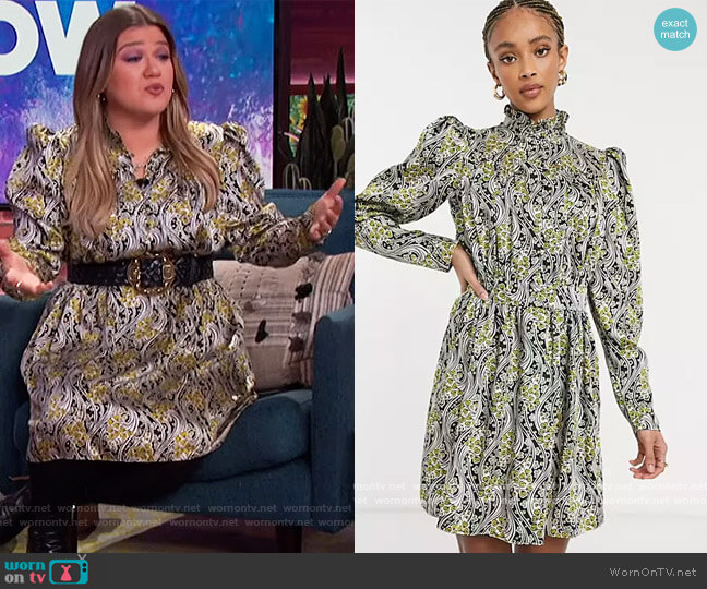 Topshop IDOL paisley mini dress in multi worn by Kelly Clarkson on The Kelly Clarkson Show