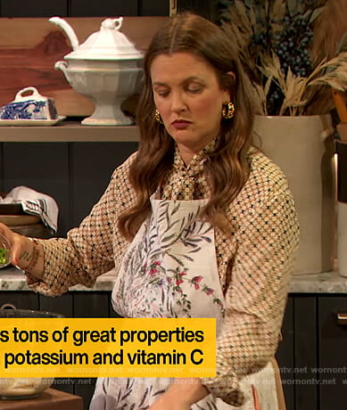 Drew’s white floral apron on The Drew Barrymore Show