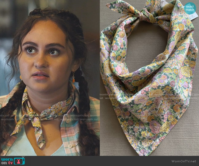 J. Crew Square Scarf in Liberty® Print worn by Annabelle (Mary-Charles Jones) on Naomi