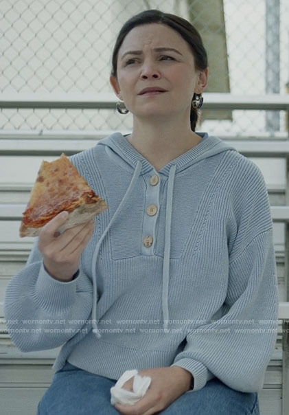 Jodie’s blue buttoned hoodie sweater on Pivoting