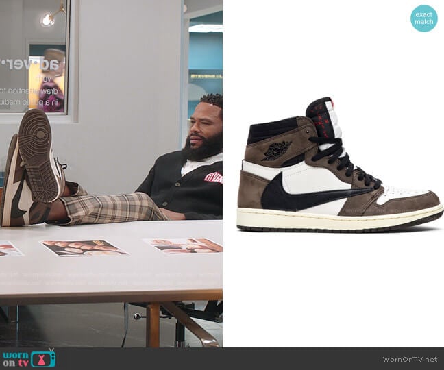 Jordan Travis Scott x Air Jordan 1 Retro High OG 2019 Model in Mocha worn by Andre Johnson (Anthony Anderson) on Black-ish