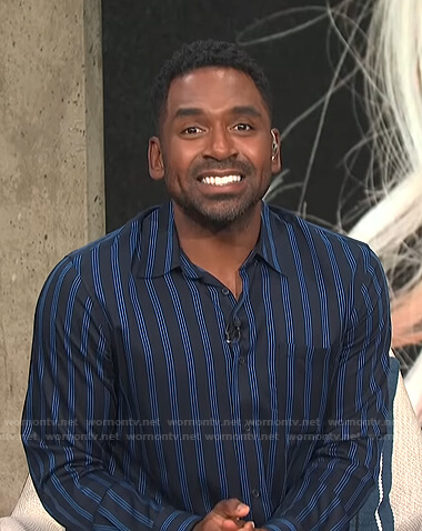 Justin’s blue striped shirt on E! News Daily Pop