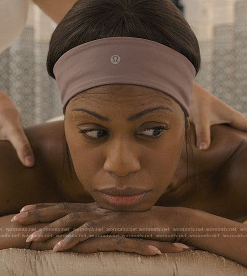 Kacy’s mauve headband on Inventing Anna