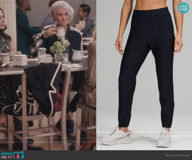 Lululemon Adapted State High-Rise Fleece Joggers worn by Miranda Hobbs (Cynthia Nixon) on And Just Like That