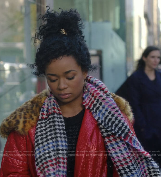 Neff’s houndstooth scarf on Inventing Anna