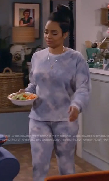 Randi’s tie dye pajamas on Call Me Kat