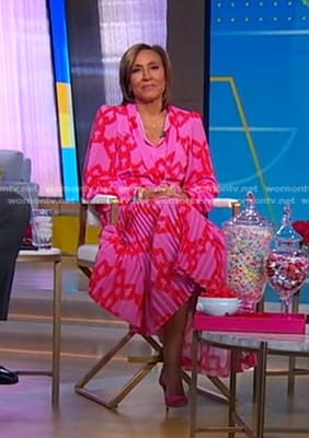 Robin’s pink chain print dress on Good Morning America