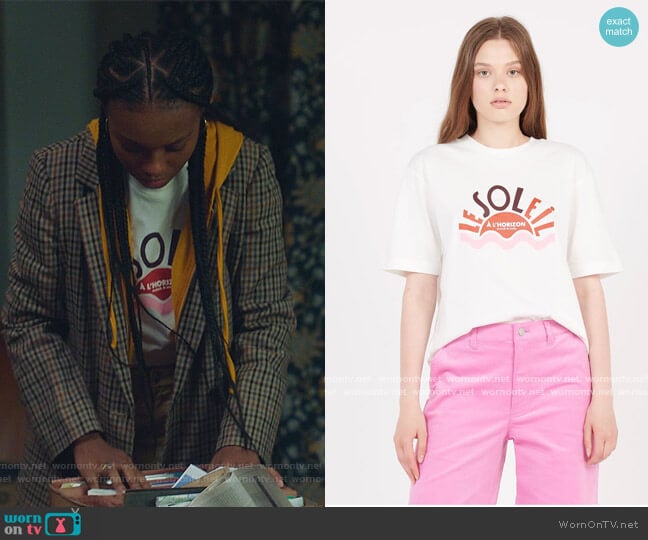 Scotch and Soda White Round-neck cotton T-shirt with screen print worn by Naomi McDuffie (Kaci Walfall) on Naomi