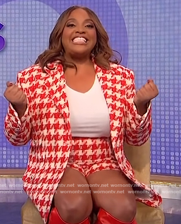 Sherri Shepherd’s houndstooth blazer and shorts on The Wendy Williams Show