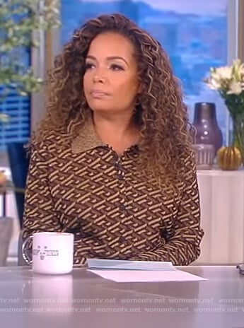 Sunny’s geometric metallic cardigan on The View