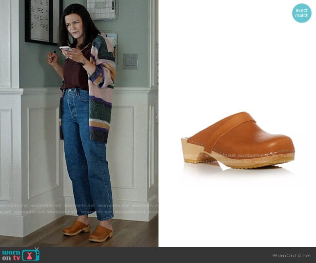 Swedish Hasbeens Husband Clogs worn by Jodie (Ginnifer Goodwin) on Pivoting