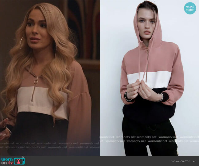 Zara Colorblock Hoodie worn by Valeria (Nadine Velazquez) on Queens