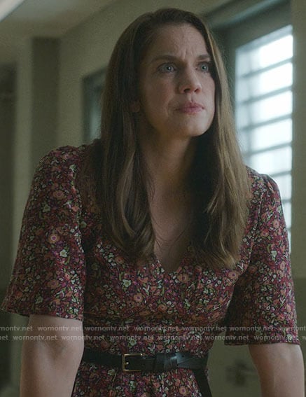 Vivian’s floral v-neck dress on Inventing Anna