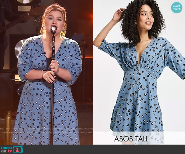 ASOS Tea Dress with Horn Buttons in Blue Floral worn by Kelly Clarkson on The Kelly Clarkson Show