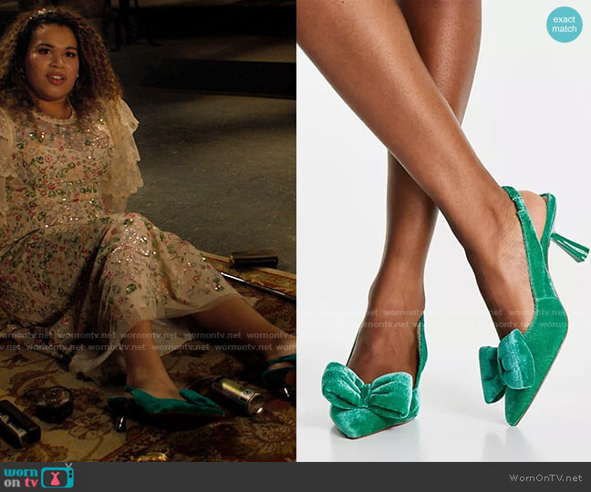 Asos Design Scarlett Bow Detail Mid Heel Shoes in Green worn by Josefina Reyes (Mareya Salazar) on Charmed