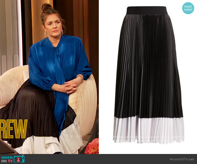 Alice + Olivia Katz Sunburst Pleat Midi Skirt worn by Drew Barrymore on The Drew Barrymore Show