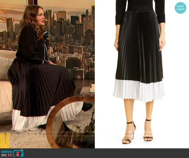 Alice + Olivia Katz two-tone pleated satin midi skirt worn by Drew Barrymore on The Drew Barrymore Show