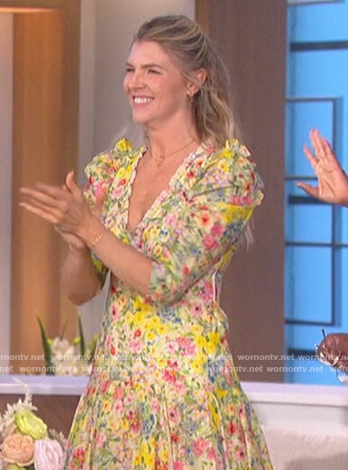 Amanda’s floral print dress on The Talk