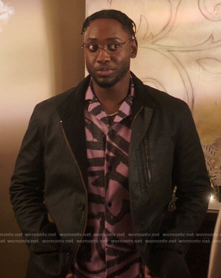 Chester’s pink printed shirt on The Flash