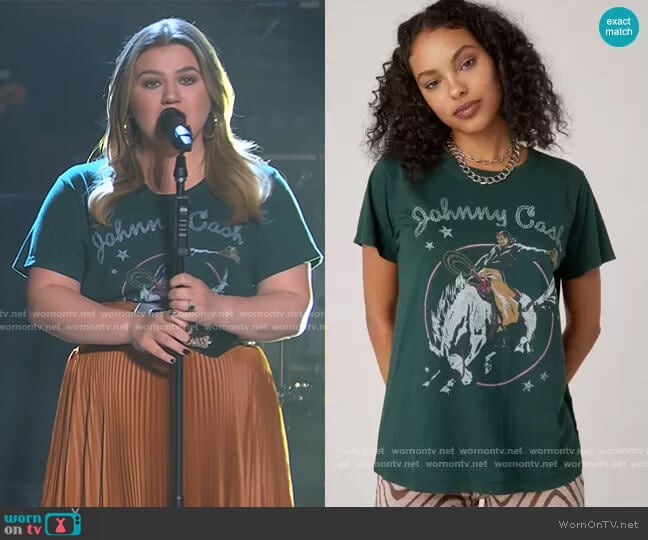 Day Dreamer LA Johnny Cash Rodeo Tee worn by Kelly Clarkson on The Kelly Clarkson Show